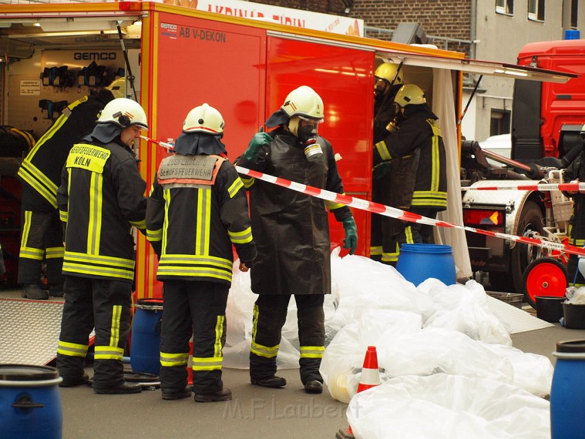 Weisses Pulver im Buero gefunden Koeln Porz Mitte Hauptstr P351.JPG